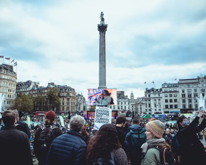 La semana del clima en Londres se fríe a sí misma: ironía climática en estado puro