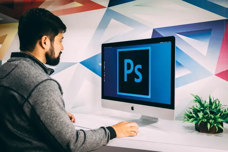 Adobe no se muere, se forra: la IA le está llenando los bolsillos mientras otros queman billetes