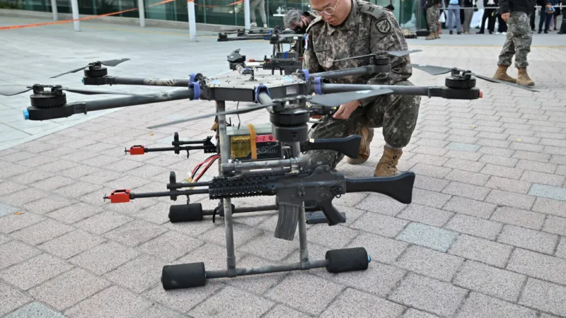 Corea del Sur va a convertir a medio millón de soldados en pilotos de drones: ¿el futuro o una locura?