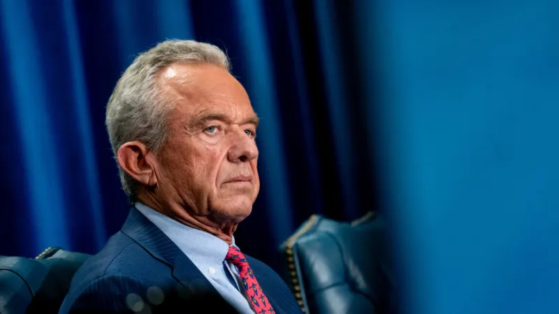 RFK Jr. se carga el panel de la FDA con vendedores de péptidos: los científicos avisan del peligro