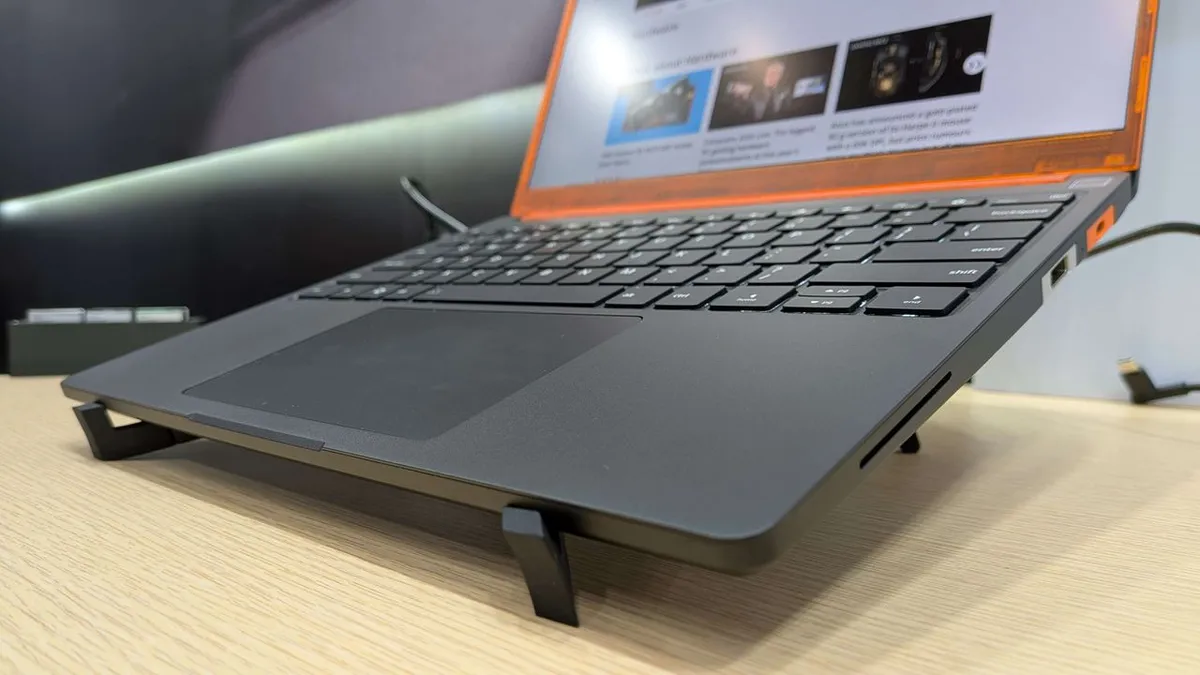 Framework retrasa su 'MacBook para Linux' un mes: el trackpad y la pantalla se han vuelto locos