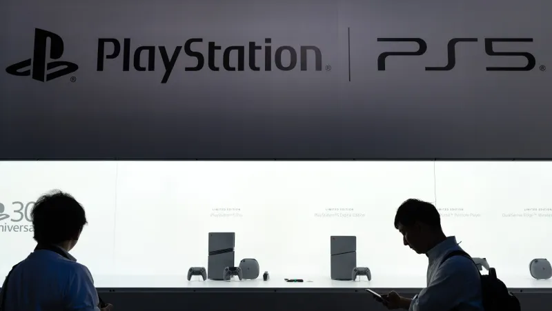 Sony se carga los discos en 2028 y en Japón están que echan humo: Kojima incluido