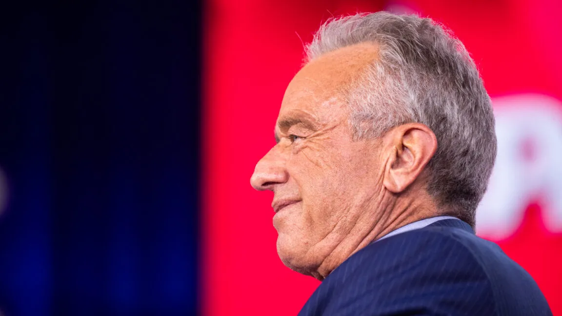 La movida de RFK Jr. con la vacuna triple vírica: los críos más vulnerables pagan el pato