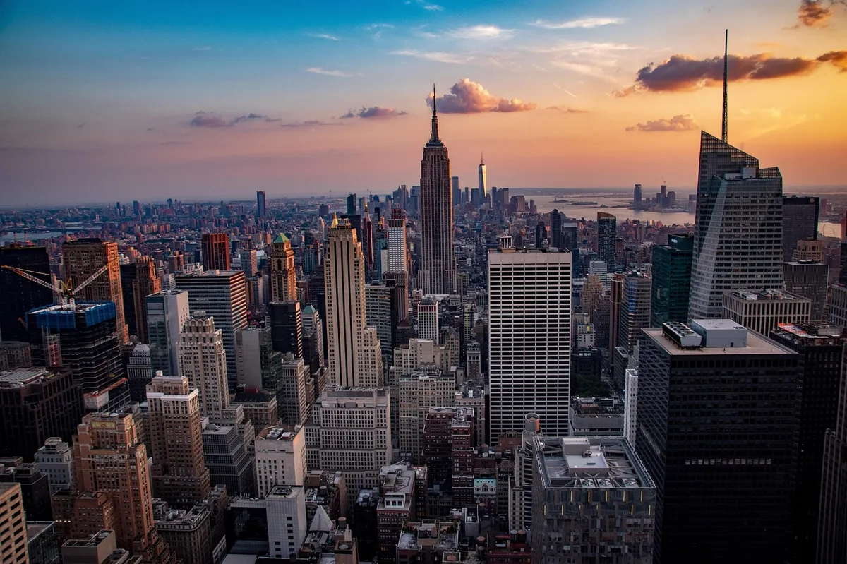 Nueva York planta cara a la fiebre de los centros de datos: stop a la construcción masiva