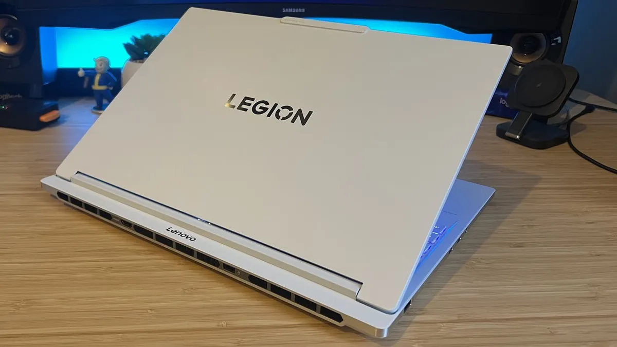 El Lenovo Legion 7a con RTX 5070 cuesta más que un 5080: la trampa de los precios fantasma en gaming laptops