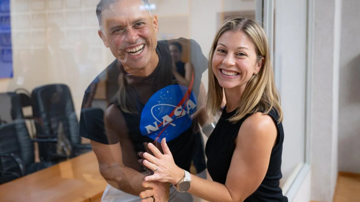 El tío que se rindió de ser astronauta y acabó yéndose al espacio con su mujer