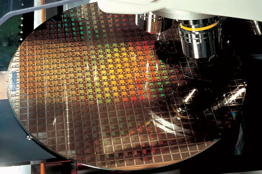 TSMC mete otros 100.000 millones en USA mientras China acelera: la guerra de los chips no va de buenos y malos