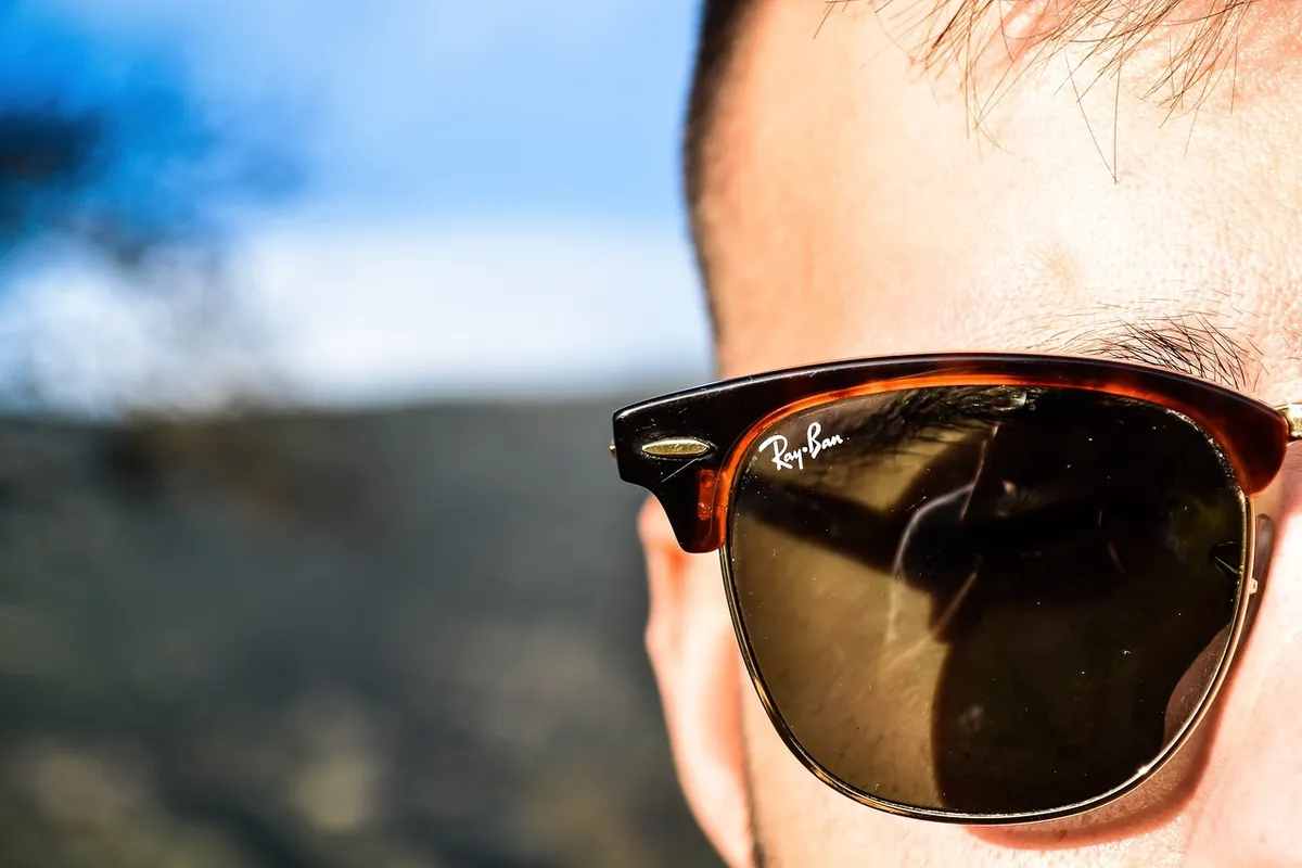 Las Ray-Ban Meta tienen un rival inesperado: las nuevas gafas inteligentes de HTC que te harán dudar