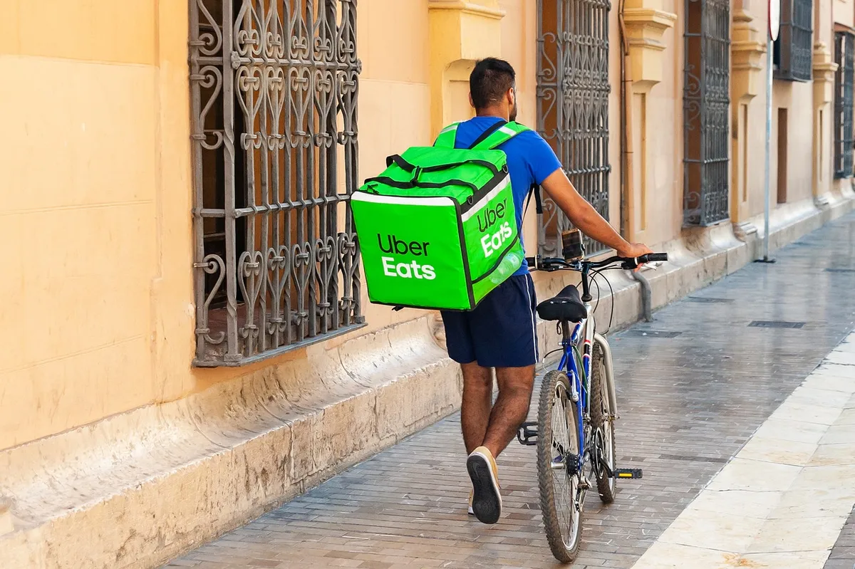 Uber se come a Delivery Hero: 14.8 mil millones de dólares para dominar el reparto de comida fuera de China
