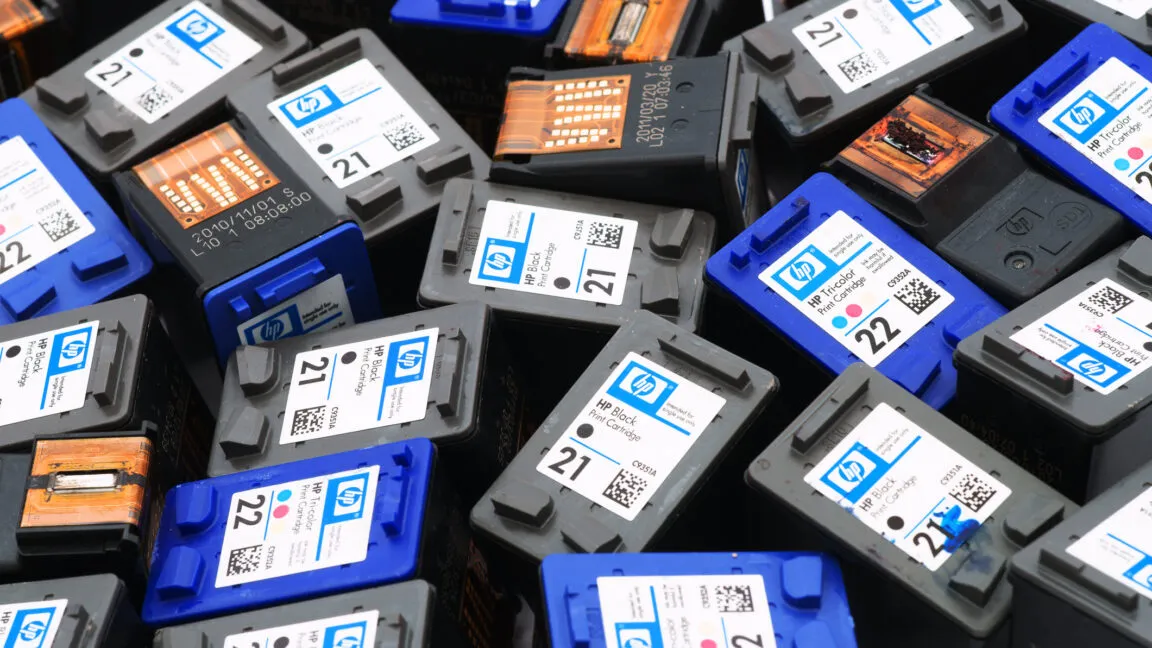 India multa a HP con 14 millones de dólares por montar un chiringuito con los cartuchos de tinta y los PCs