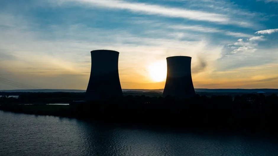 Valar Atomics, la nuclear que quiere alimentar la IA, busca 6.000 millones de valoración: ¿humo o cohetes?
