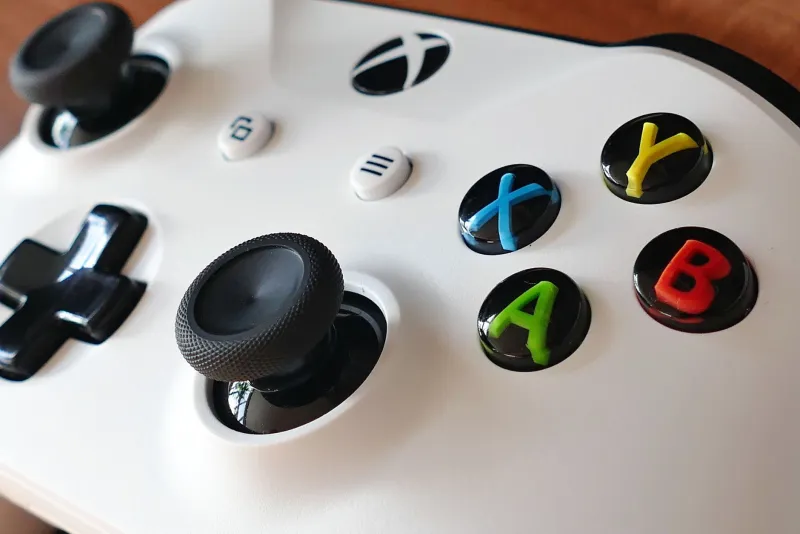 Game Pass se pone las pilas: EA Sports FC 26, un plataformas de chatarra y zombies nazis para junio
