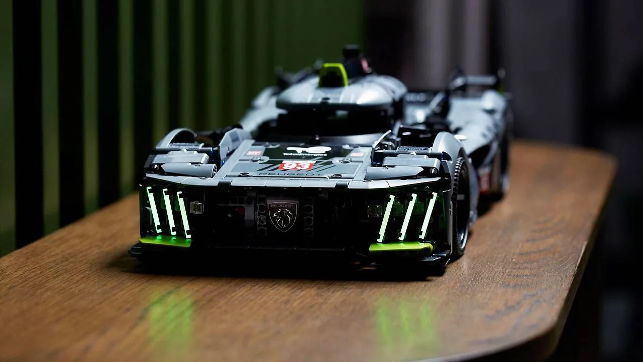 El Regalo Definitivo de LEGO para el Día del Padre - Ahorra un 20% en el Technic Peugeot Hypercar Híbrido