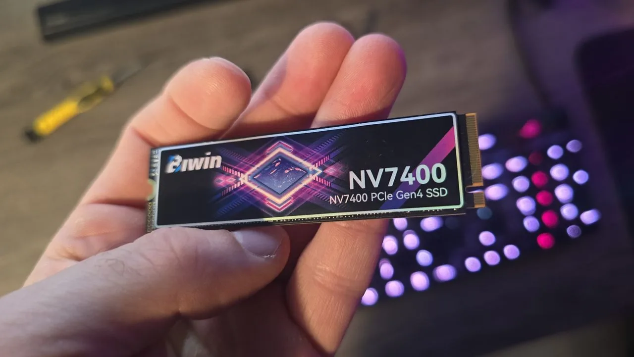 Una empresa de SSD acaba de cerrar un acuerdo de NAND multimillonario por casi 2.000 millones de dólares, señal de que la crisis de memoria podría prolongarse