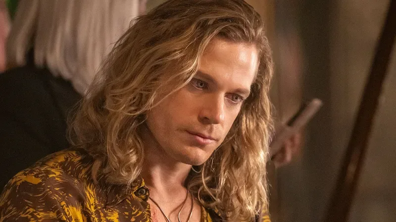 El showrunner de 'El Vampiro Lestat' ya sabe que os va a joder el cambio en el episodio 3, pero lo defiende a capa y espada